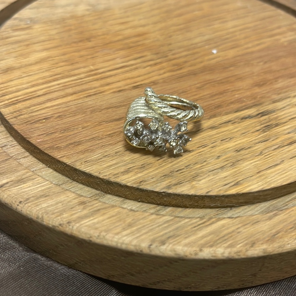 Cornucopia ring
